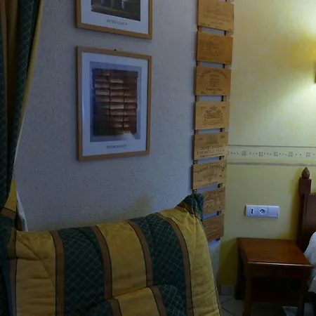 Logis Le Champalud Restaurant La Citadelle מלון