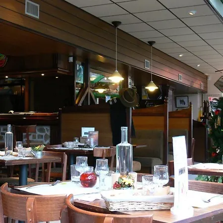 Logis Le Champalud Restaurant La Citadelle فندق 3*