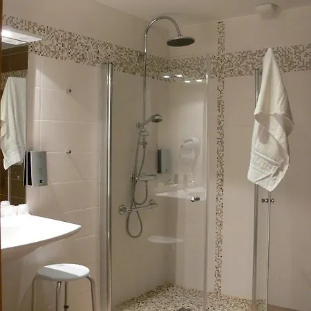 Logis Le Champalud Restaurant La Citadelle מלון Oree-d'Anjou