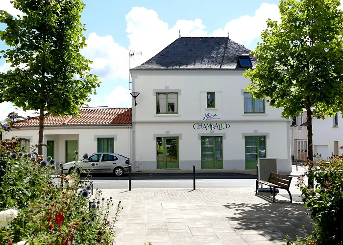 Logis Le Champalud Restaurant La Citadelle Hotel