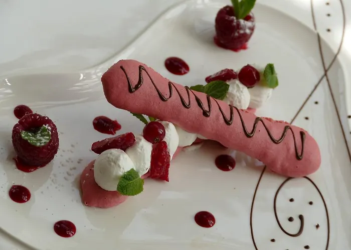 Logis Le Champalud Restaurant La Citadelle Hotel 3*